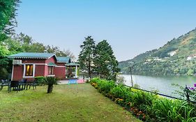 Saffronstays Gardens On The Lake - 2Br Pet & Elderly-Friendly Lakefront Villa With Lawns, Bonfire & Kitchenette Near Nainital